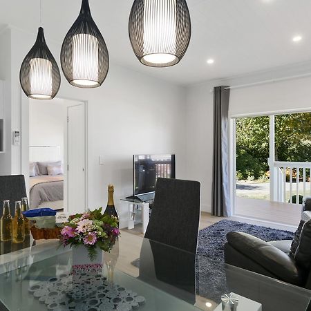 The Retreat Luxury Garden Villa Lago Lago Taupo Exterior foto