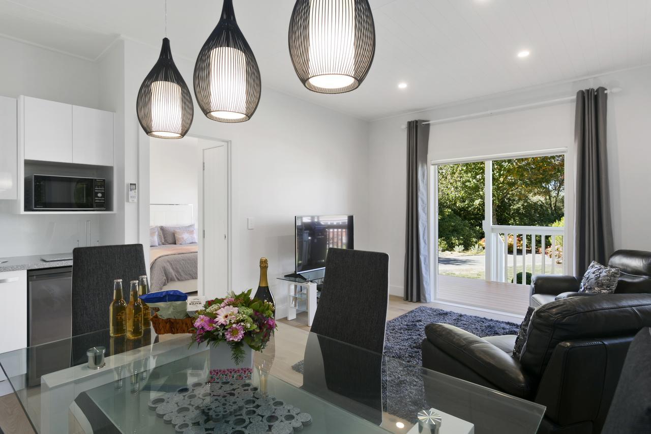 The Retreat Luxury Garden Villa Lago Lago Taupo Exterior foto