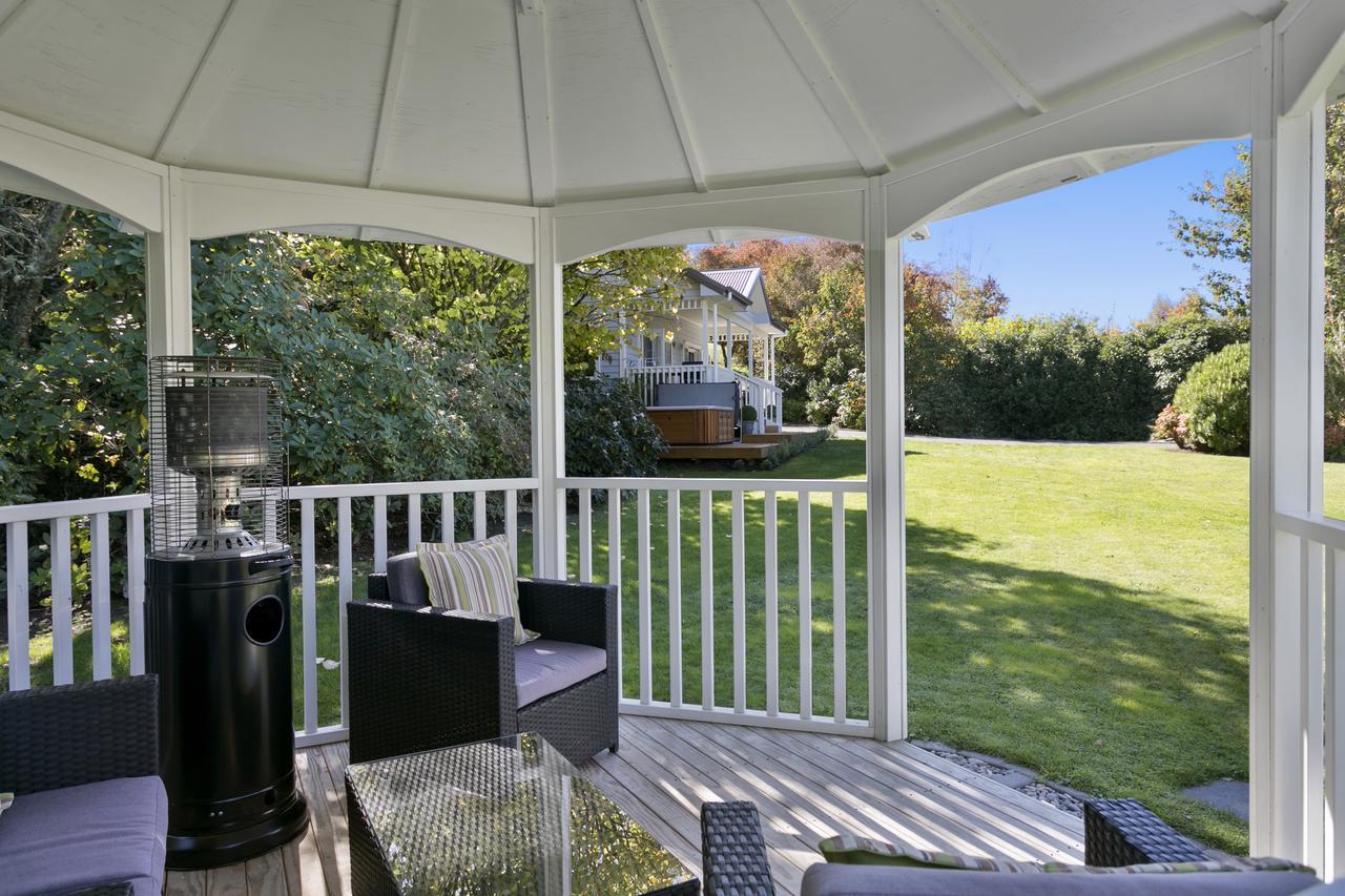 The Retreat Luxury Garden Villa Lago Lago Taupo Exterior foto