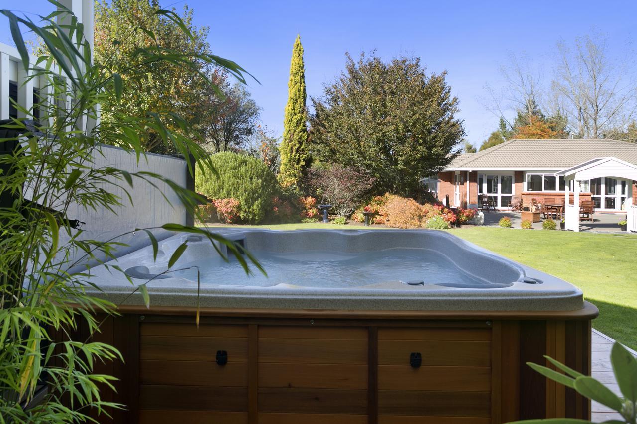 The Retreat Luxury Garden Villa Lago Lago Taupo Exterior foto